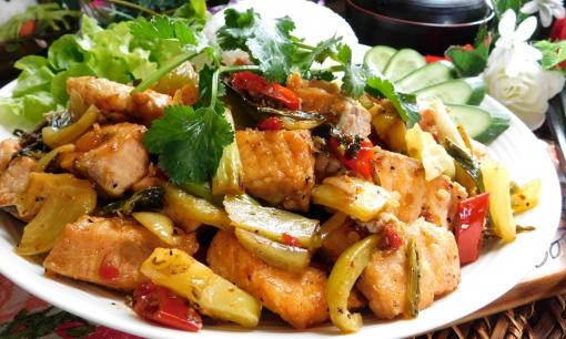 Công thức làm món cá hồi xào dưa chua lạ miệng, hấp dẫn