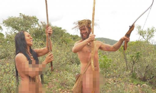 '21 ngày về thời đồ đá': 1 nam 1 nữ khỏa thân, bắt cá bằng 'vùng nhạy cảm' và sinh tồn trong tuyệt vọng 