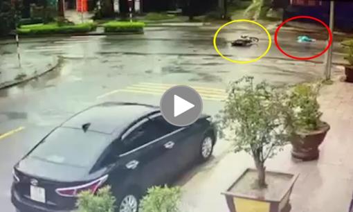 Phẫn nộ người qua đường dửng dưng khi thấy người phụ nữ gặp tai nạn giao thông