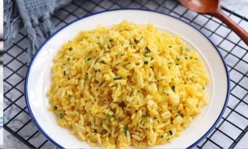 Cách rang cơm trứng cực đơn giản: Chú ý đến 3 điểm, các hạt cơm có màu vàng riêng biệt và hấp dẫn