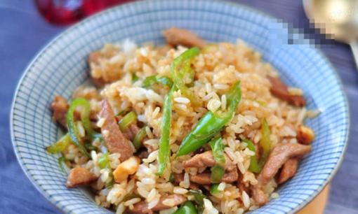 Để làm cơm chiên, bạn cho rau hay cơm vào trước? Nhiều người mắc sai lầm ở bước đầu tiên khiến cơm không ngon