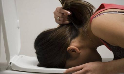 Đau bụng nôn mửa và tiêu chảy? Làm thế nào để giảm các triệu chứng sau khi ngộ độc thực phẩm