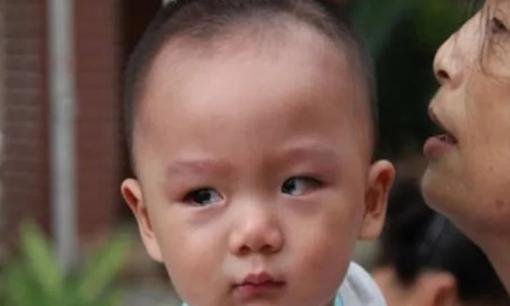 Tại sao trẻ khóc khi nhìn thấy 'ai đó' không phải là mê tín, mà có cơ sở khoa học