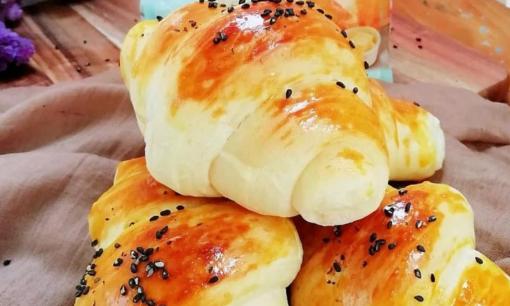 Bánh sừng bò phiên bản gia đình không có điểm nào thất bại, mềm và ngon, vị sữa béo ngậy, siêu ngon