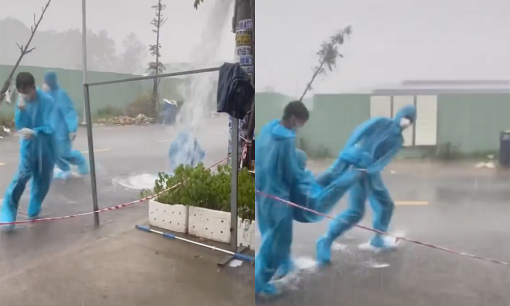 Nhóm tình nguyện viên đùa vui dưới cơn mưa xối xả khiến ai cũng nhớ thời 'tuổi thơ dữ dội'