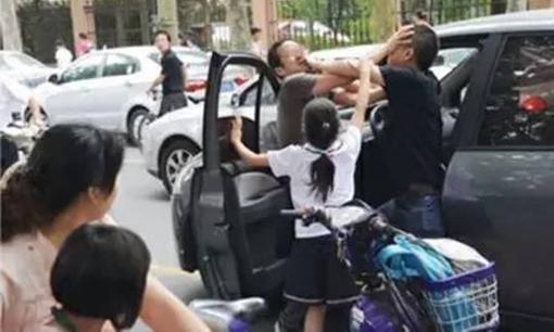 So với đánh đập và la mắng, 3 điều này khiến con bạn tổn thương nhất. Đừng bỏ qua, không quá muộn để thay đổi