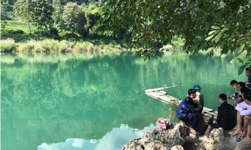 Lật thuyền khi sang giúp nhà bạn gặt lúa, 4 em học sinh mất tích