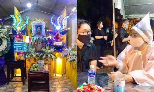 NSƯT Trịnh Kim Chi buồn bã cùng gia đình lo tang lễ cho mẹ ruột vừa qua đời