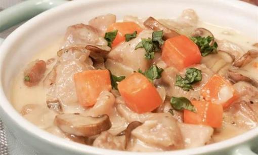 Gà hầm kem nấu thế này, sữa nhiều, thịt tươi mềm, cách làm rất đơn giản, chỉ cần cho vào nồi nấu chín