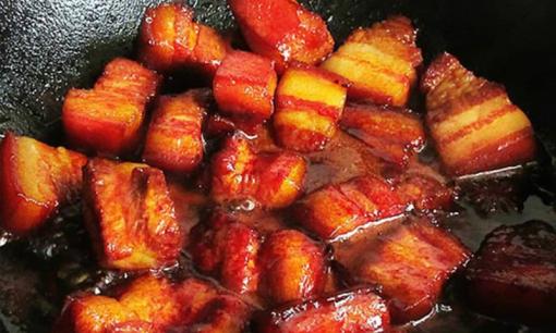 Để nấu món thịt kho tàu, bạn hãy ghi nhớ mẹo '3 Không', sau khi bắc ra khỏi chảo, thịt sẽ có màu đỏ đẹp, mềm và thơm