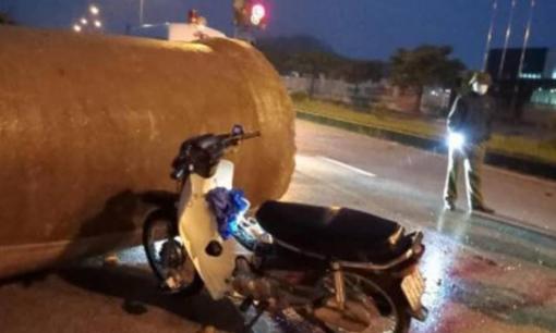 Tai nạn thương tâm của cặp đôi sắp cưới: Lao vào ống cống chắn giữa đường, chàng trai và cô gái mang bầu tháng thứ 5 tử vong