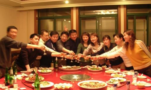 Gặp phải 3 điều này trong một buổi họp lớp, có thể ai đó đang 'coi thường' bạn