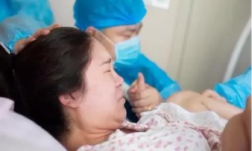 Mẹ bầu 'kiêng kỵ' nhất nói 3 câu khi chuyển dạ khiến bác sĩ vừa xấu hổ vừa khó chịu, nhất là câu thứ 3