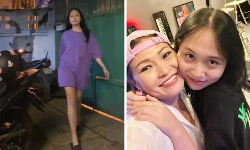 Con gái ca sĩ Phương Thanh tinh nghịch catwalk cùng mẹ, đôi chân dài miên man và thần thái gây choáng