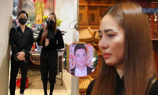 Tròn 100 ngày mất của Việt Quang, Quách Tuấn Du cùng đồng nghiệp đến thắp nhang và bật khóc khi nhớ cố ca sĩ