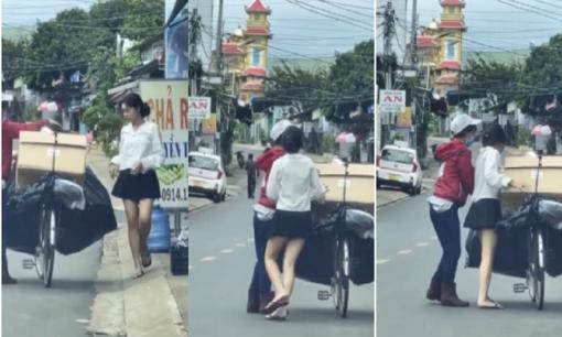 Mẹ đi mua ve chai về, cô con gái chạy ào ra có hành động khiến tất cả trầm trồ ngợi khen