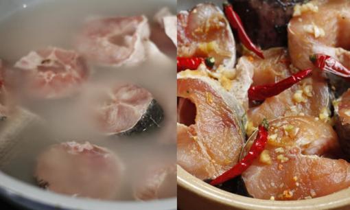 Cách làm cá kho chuối đậm đà tròn vị cực 'hao cơm' ngày đông