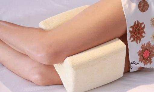 Đây là điều xảy ra với cơ thể bạn nếu ngủ với một chiếc gối kẹp giữa hai chân