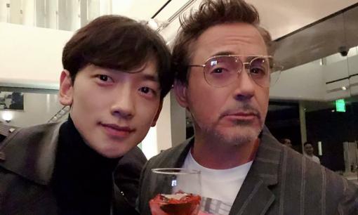 Bi Rain khoe ảnh cùng 'Người Sắt' Marvel, hai nhan sắc Á - Âu chung khung hình khiến dân mạng thốt lên: 'Gừng càng già càng cay'