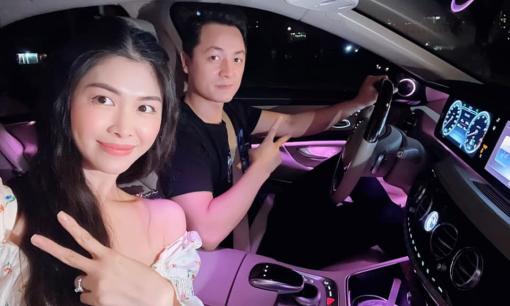 Ca sĩ Đăng Khôi tậu thêm xế hộp tiền tỷ để phục vụ nhu cầu chụp hình đẹp của 'vợ yêu'