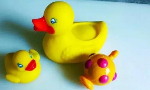 Năm loại sản phẩm cho trẻ em được đưa vào 'danh sách đen', đặc biệt là loại thứ 4, bẩn hơn cả giẻ lau