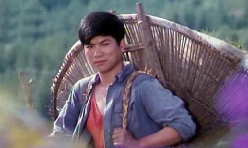 Sếp nữ rơi xuống nước được nam nhân viên cứu, trở lại công ty vào ngày hôm sau, nam nhân viên đã chọn cách từ chức