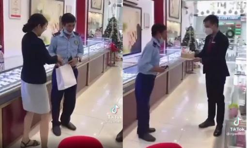 Lần đầu tiên được tổ chức sinh nhật tại chỗ làm, chú bảo vệ rớm lệ xúc động