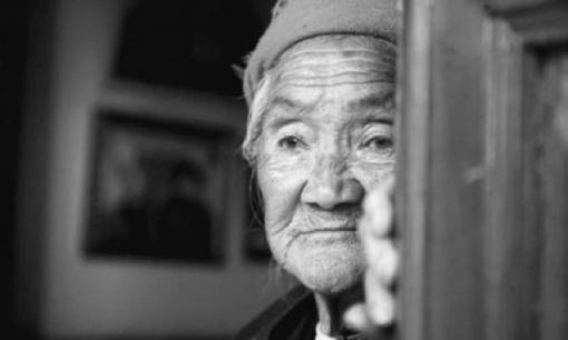 Con người ta đã già, muốn con cái hiếu thảo với mình thì hãy ghi nhớ 3 chữ này