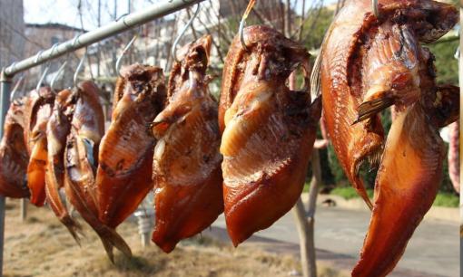 Để muối cá không được dùng muối trực tiếp, muốn cá không bị hôi, tanh mà hương vị thơm ngon thì có 3 bước quan trọng sau đây