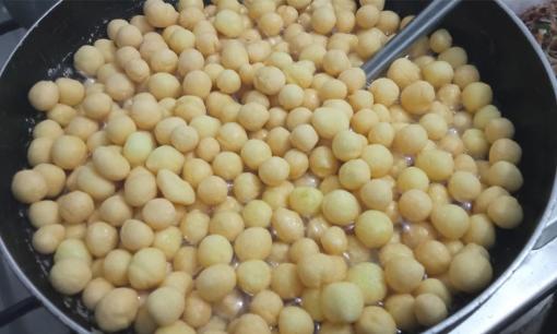 Hóa ra làm bánh nhãn với lớp vỏ ngoài giòn giòn lại đơn giản đến thế, đãi Tết hay ăn vặt đều tiện