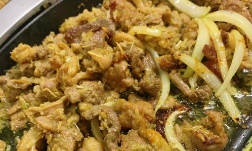 Thịt ngan nếu đem luộc dễ bị khô, nhưng thái nhỏ làm theo cách này đảm bảo ngon không thể dừng đũa 