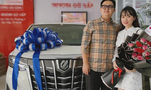 Nữ chính 'Bước nhảy xì tin' thông báo tin vui mang bầu lần hai, chồng doanh nhân thưởng nóng xế hộp 4 tỷ