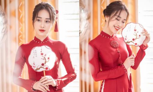 MC Ngô Mai Phương diện áo dài đỏ trong lễ ăn hỏi, nhan sắc như hoa như ngọc