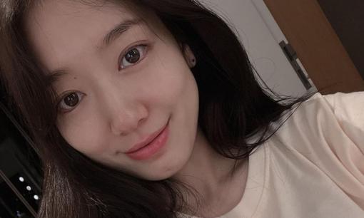 Park Shin Hye để lộ sự thay đổi lớn của mẹ bầu cận kề ngày lên xe hoa khiến nhiều chị em lo lắng tột độ