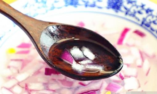 Hành tây và đường phèn ngâm nước, hóa ra tác dụng mạnh đến vậy, nhiều người chưa biết, rất thực tế! 
