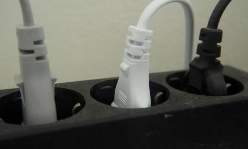 Ổ cắm điện nhiều người dùng cả đời nhưng hóa ra thói quen này gây nguy hiểm, đây là thời gian lý tưởng để thay mới