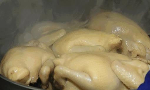 Khi làm gà hấp, không nên hấp trực tiếp sau khi ướp! Thêm bước này, thịt mềm và ngon hơn