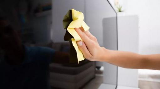 Nếu làm sạch màn hình TV theo cách này, bạn đang vô tình làm giảm tuổi thọ của chiếc TV nhà mình
