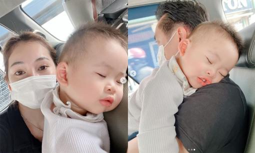 Đang đứng chơi mà 'ngã ngang' ra ngủ, quý tử nhà Dương Khắc Linh khiến dân tình cười bò vì biểu cảm 'lầy' hết chỗ nói
