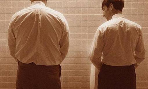 Ai khỏe mạnh hơn nếu đi tiểu sau khi uống nước hoặc không đi vệ sinh trong một thời gian dài? Bạn biết càng sớm càng tốt!