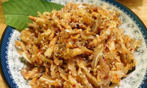 Thịt thủ lợn nếu không làm giò hay nộm, thử làm món này ăn Tết ngon tuyệt 