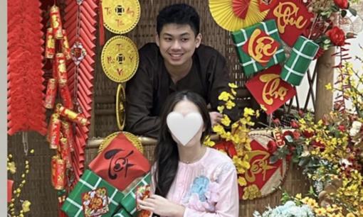 Con trai út nhà tỷ phú Johnathan Hạnh Nguyễn đưa người yêu về nhà đón Tết, nhan sắc cô gái gây tò mò