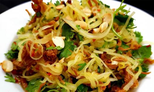 Nộm đu đủ heo khô chống ngấy sau Tết: Ở khâu sơ chế gợi ý cho bạn một mẹo để đu đủ hết nhựa, sợi giòn ngon 