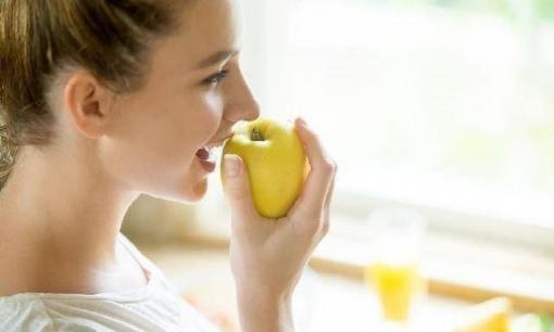 Phụ nữ nếu ăn quả này lúc đói vào mỗi buổi sáng thì có thể hết tàn nhang, ích khí, bổ huyết