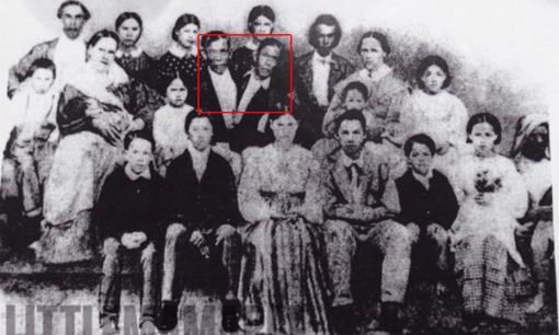 Cuộc sống vợ chồng kỳ lạ của hai anh em dính liền thân kết hôn với cặp chị em song sinh cho ra đời 22 người con 