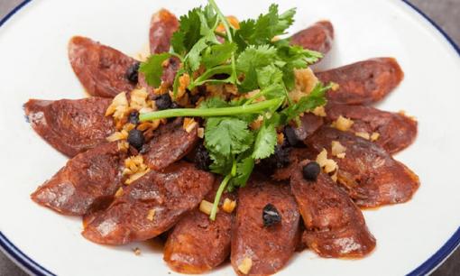 Lạp xưởng nên hấp hay luộc? Bác đầu bếp chia sẻ thao tác chính xác, mùi thơm không mất đi, vừa dai vừa ngon