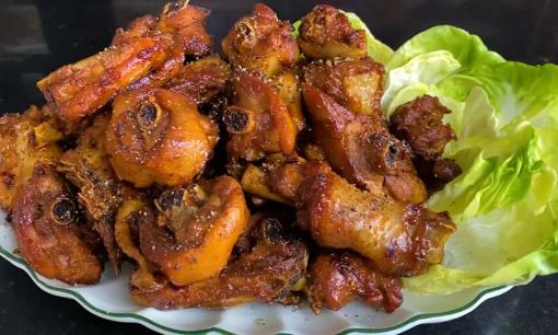 Cách làm món gà kho mặn ngọt đậm đà, cơm nấu bao nhiêu cũng hết trong ngày lạnh