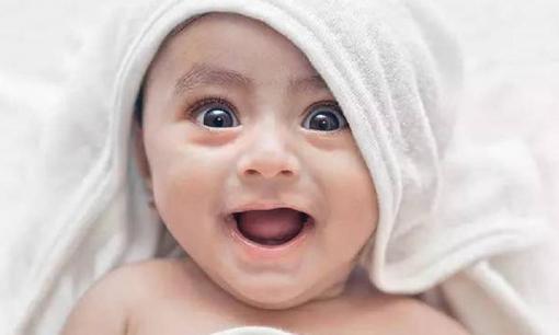 Chăm sóc cho đôi mắt đẹp của bé cần có phương pháp và kỹ năng, bố mẹ hãy cùng tham khảo nhé