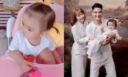 Con gái Mạc Văn Khoa ngồi ăn với dáng 'bá đạo', bị phụ huynh trêu chọc: 'Cái tướng y chang bà nội và ba'