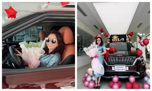 NSƯT Thoại Mỹ tậu hẳn xế hộp 1,5 tỷ sau thời gian kinh doanh online: 'Thích nhất mùi xe mới và cảm giác bóc tem'